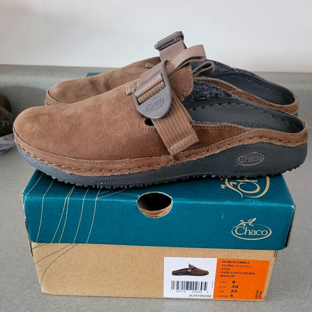 Chaco paonis clogs sz 8
